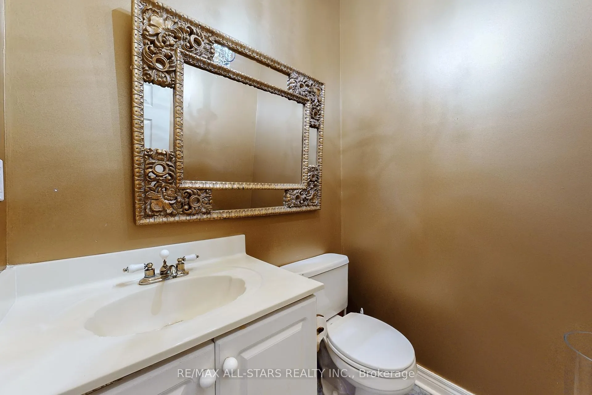 Photo 20 of 54 Bretton Circle, Markham, Rouge Fairways — HOMEH