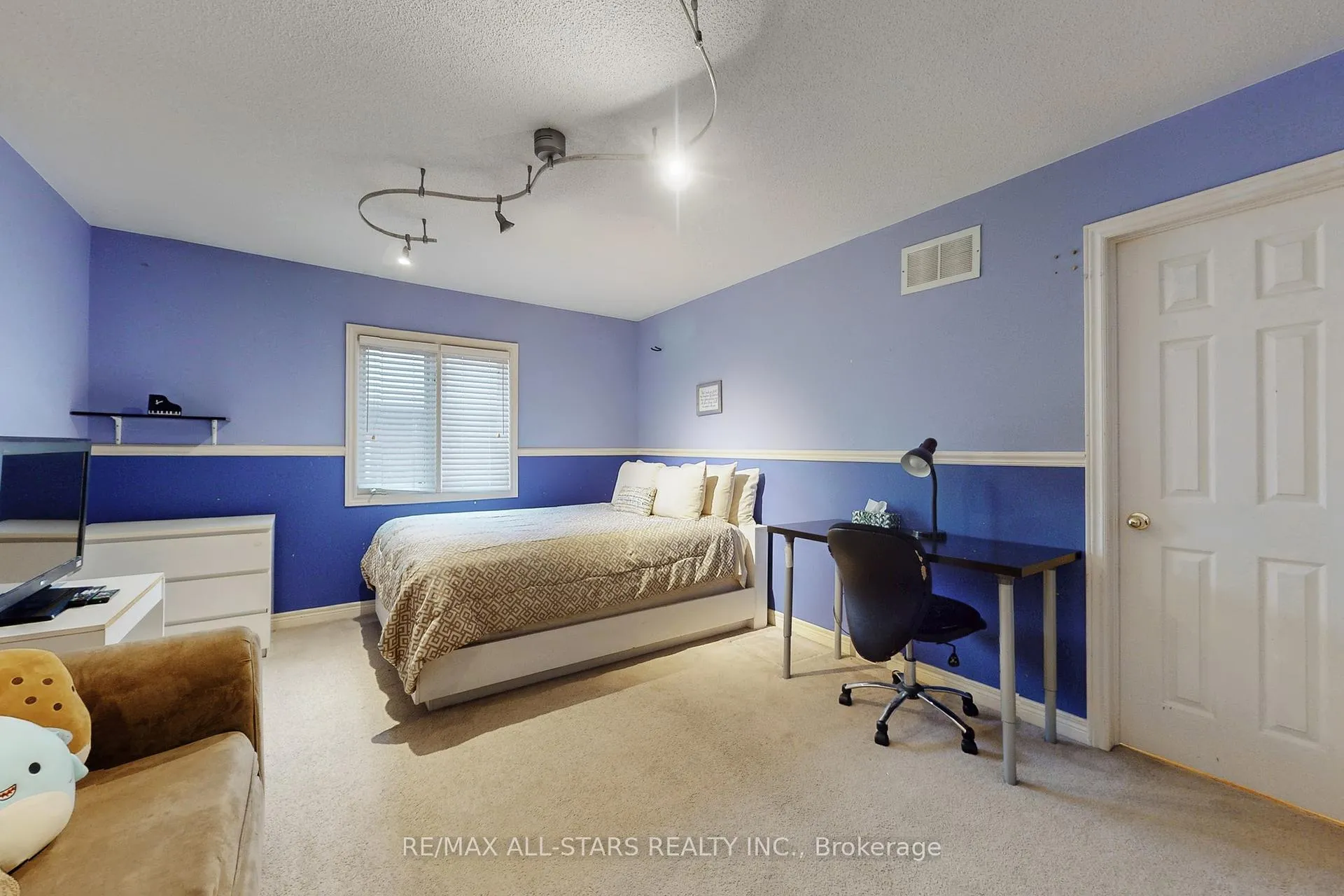 Photo 29 of 54 Bretton Circle, Markham, Rouge Fairways — HOMEH