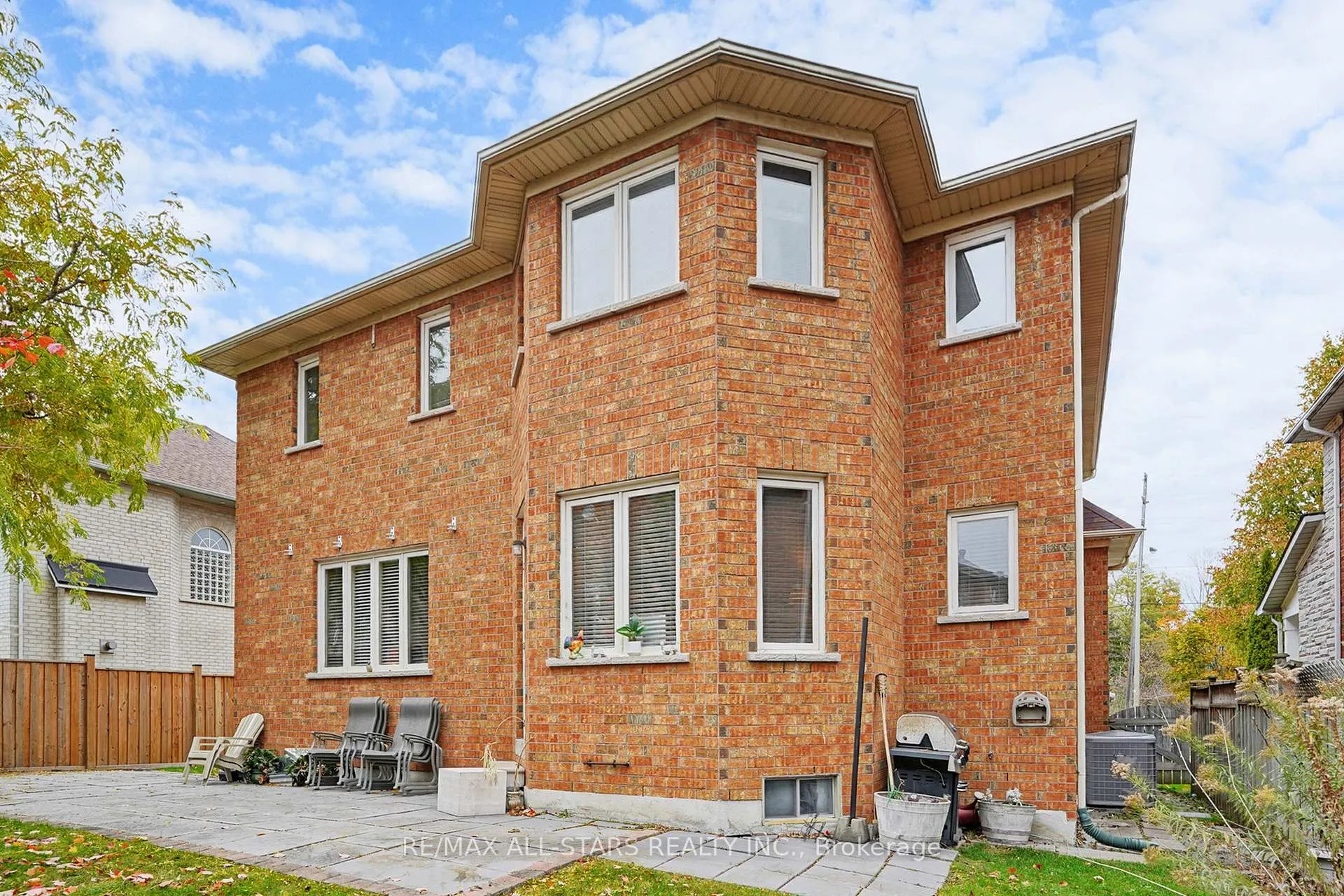 Photo 39 of 54 Bretton Circle, Markham, Rouge Fairways — HOMEH