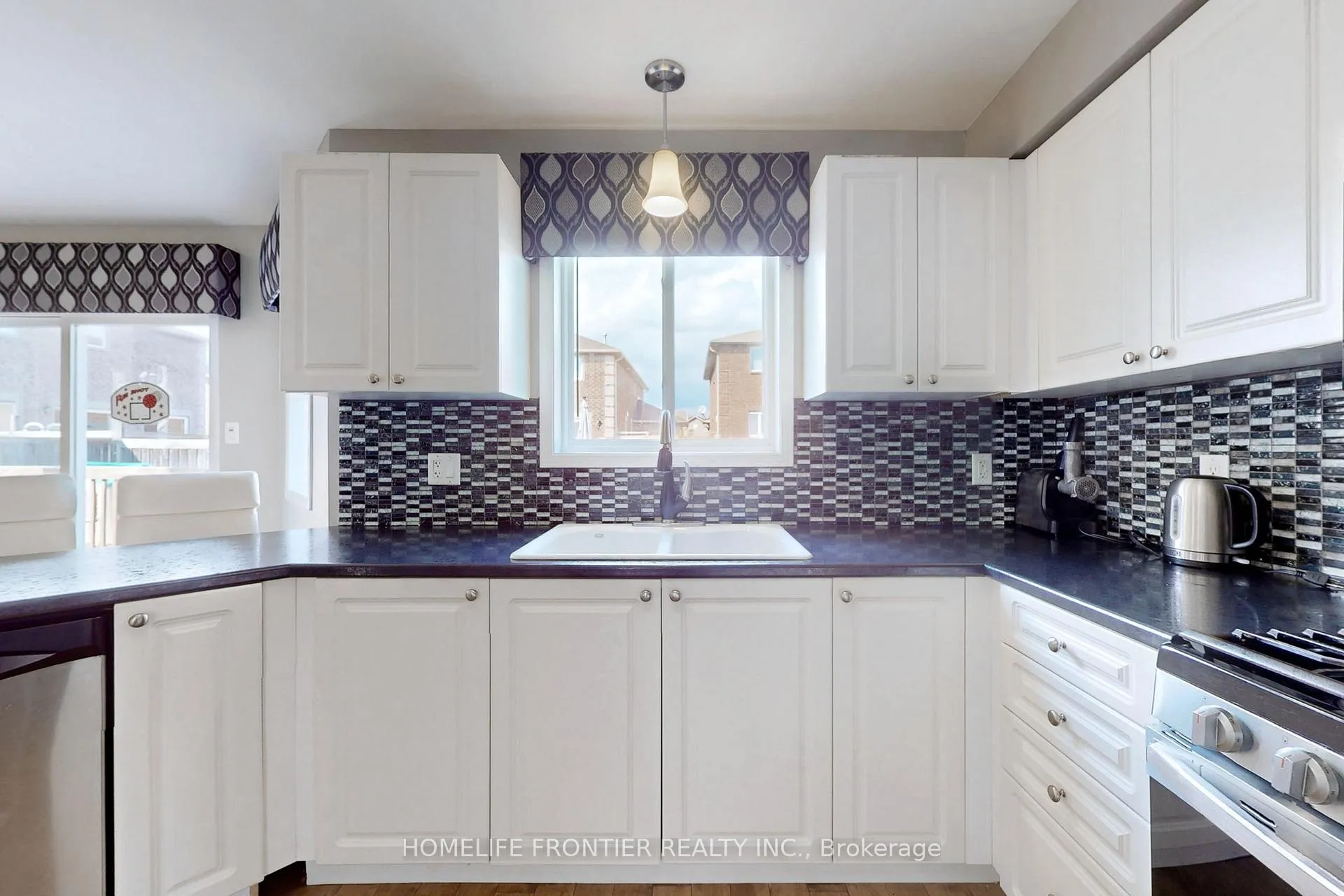 Photo 9 of 48 Patrick Drive S, Barrie, Painswick South — HOMEH