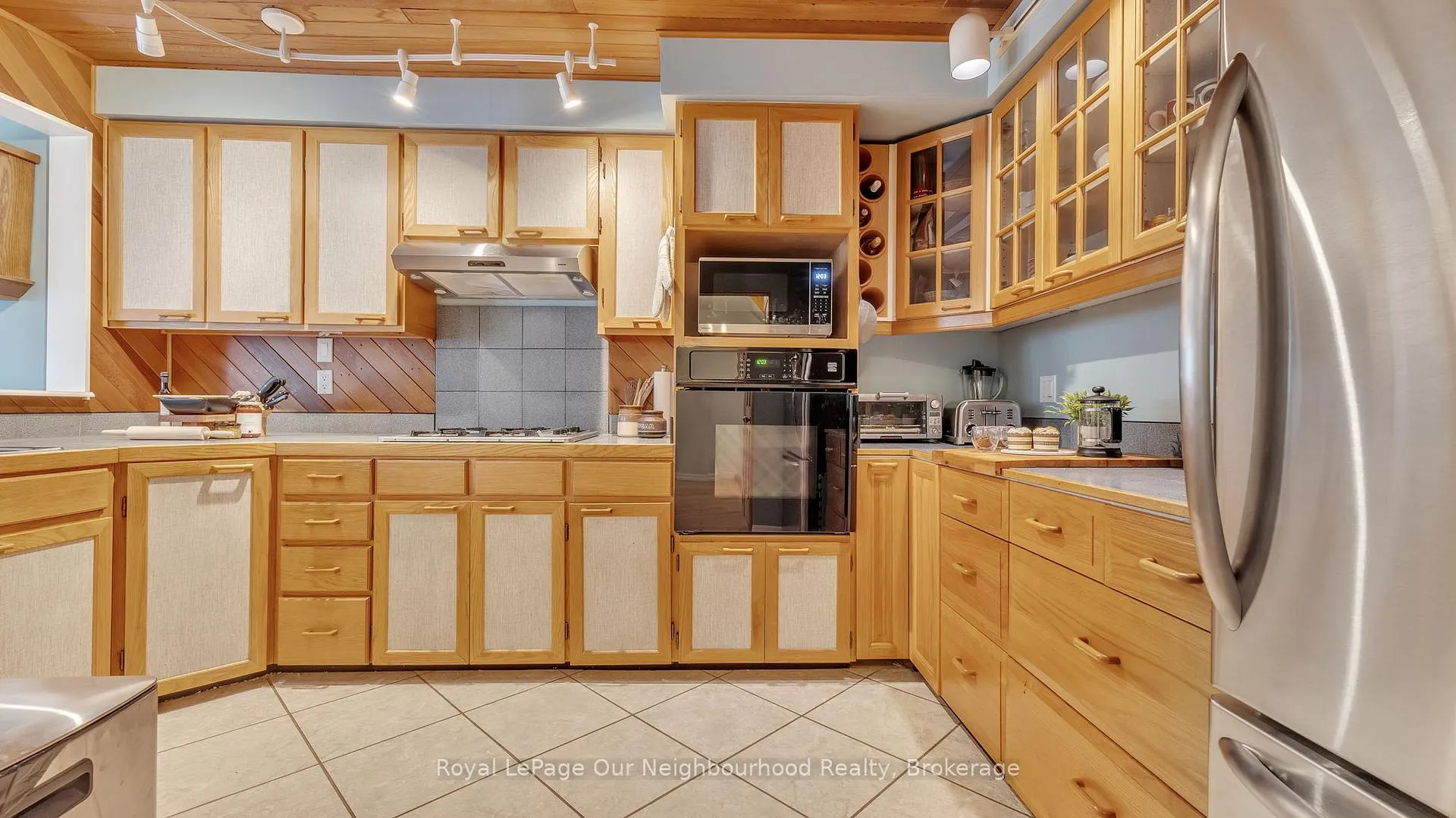 Photo 10 of 616 Forestwood Crescent, Burlington, Appleby — HOMEH
