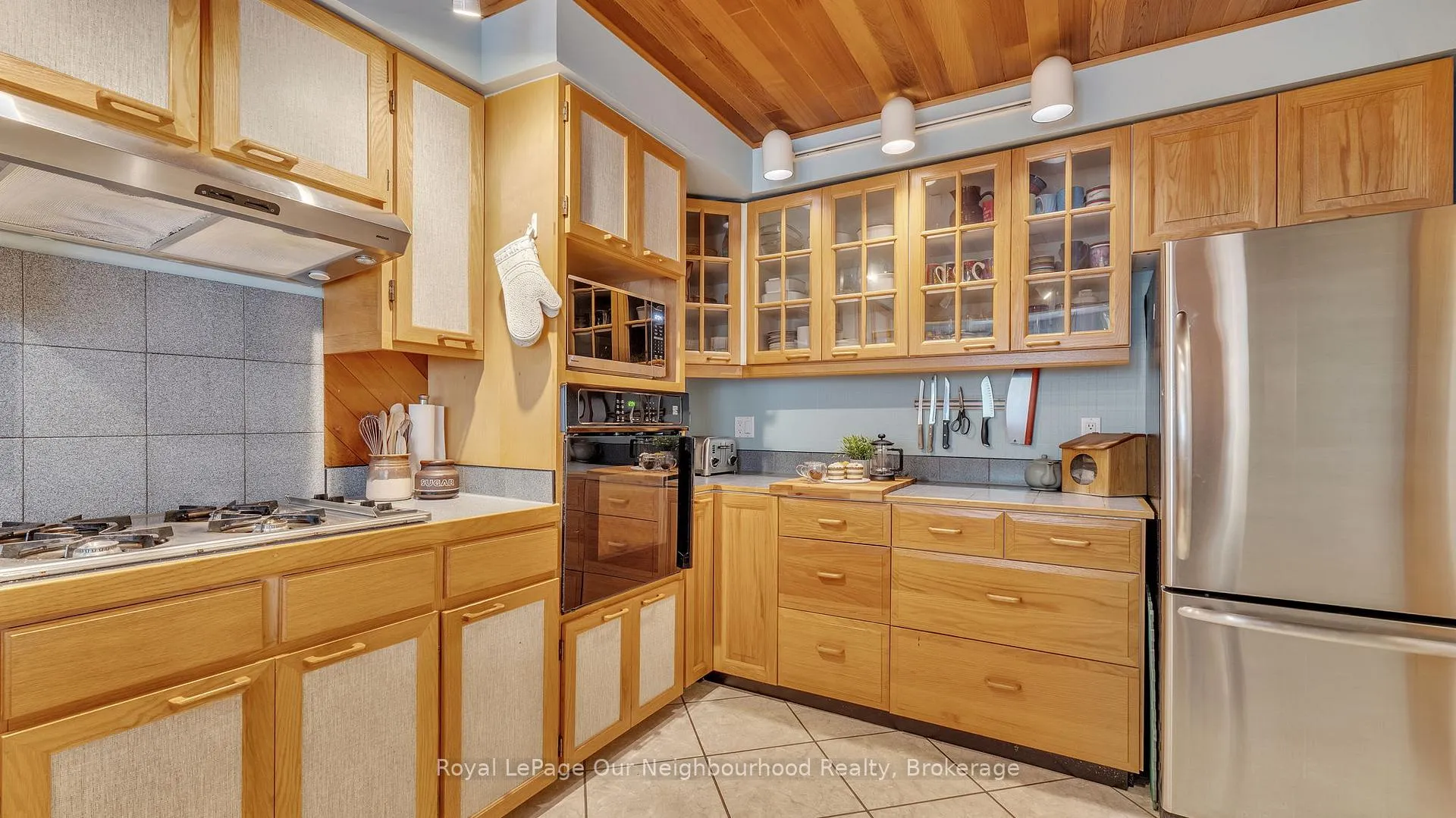 Photo 12 of 616 Forestwood Crescent, Burlington, Appleby — HOMEH