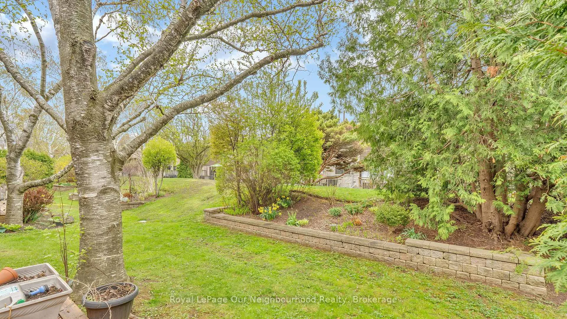 Photo 17 of 616 Forestwood Crescent, Burlington, Appleby — HOMEH
