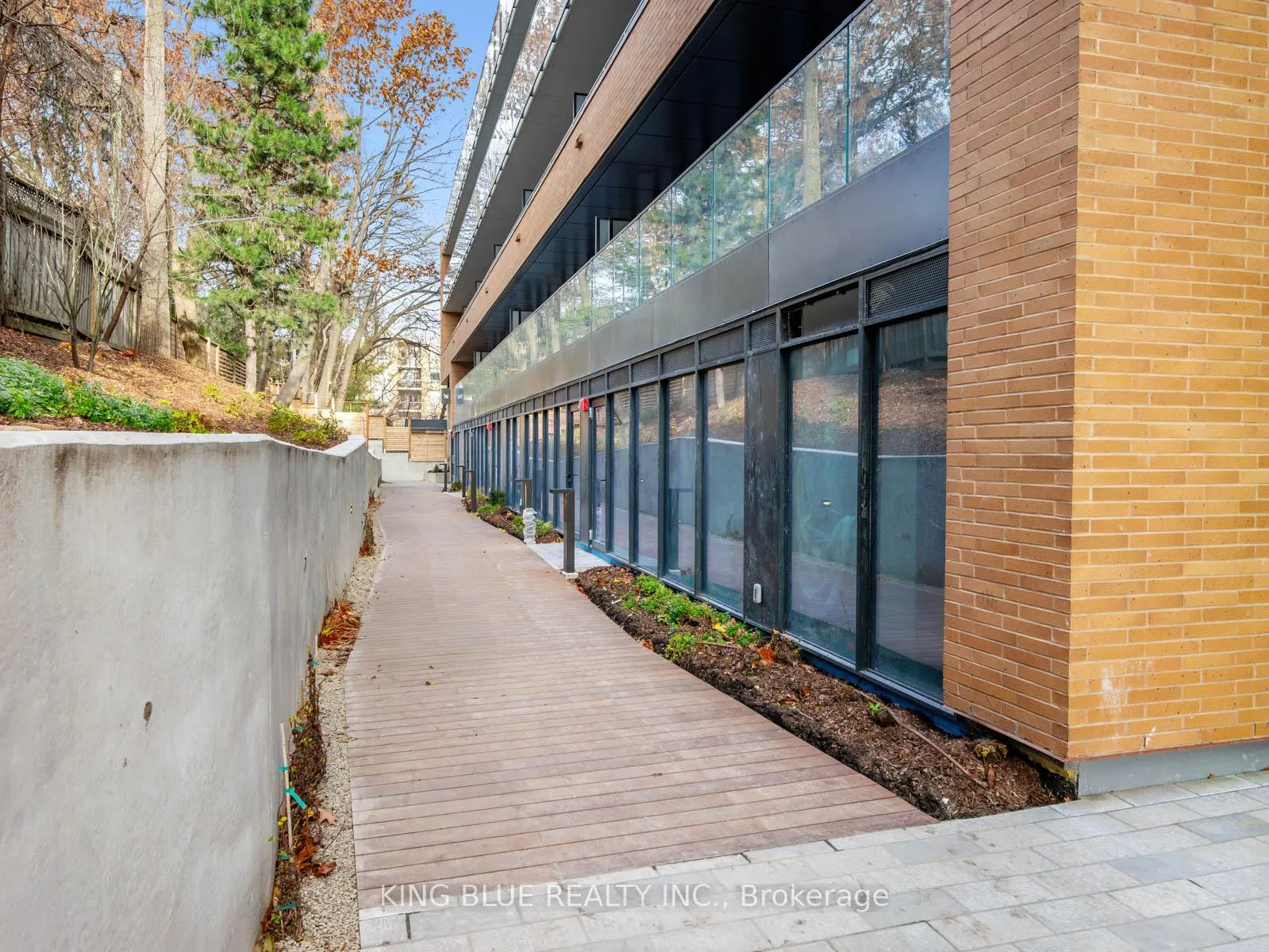 Photo 4 of Unit 216, 1720 Bayview Avenue E, Toronto, Mount Pleasant East — HOMEH