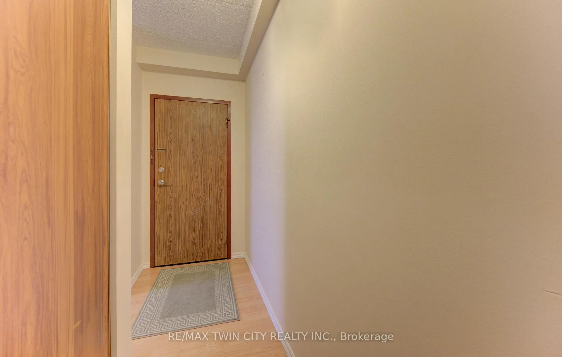 Photo 8 of Unit 305, 24 Mooregate Crescent, Kitchener — HOMEH
