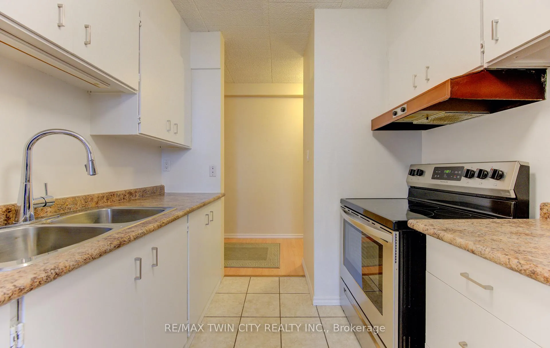 Photo 11 of Unit 305, 24 Mooregate Crescent, Kitchener — HOMEH