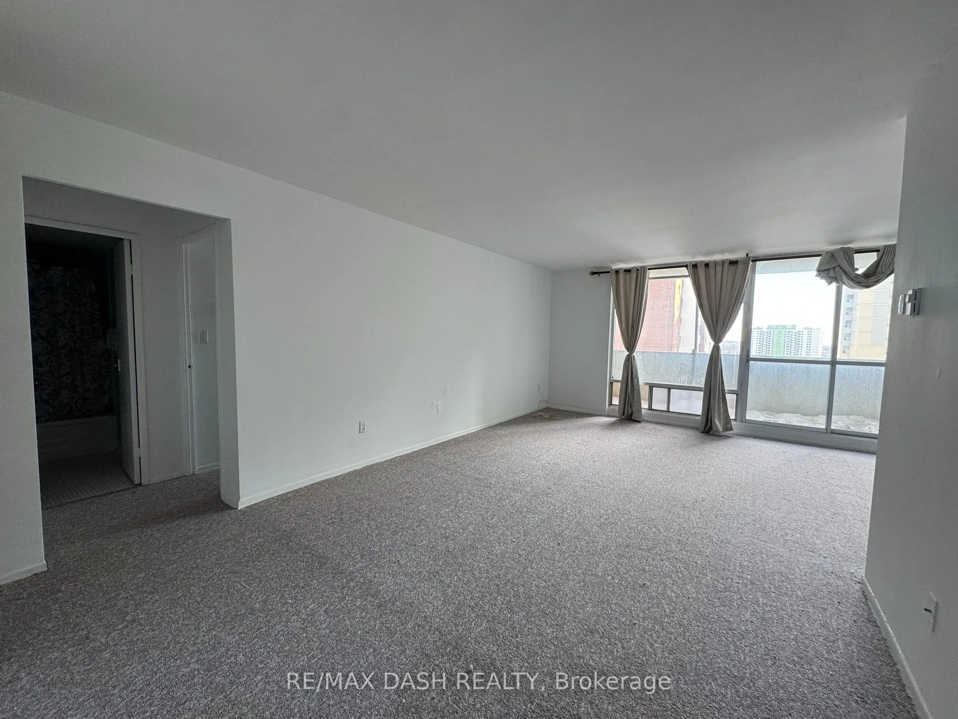 Photo 5 of Unit 2218, 1 Massey Square, Toronto, Crescent Town — HOMEH