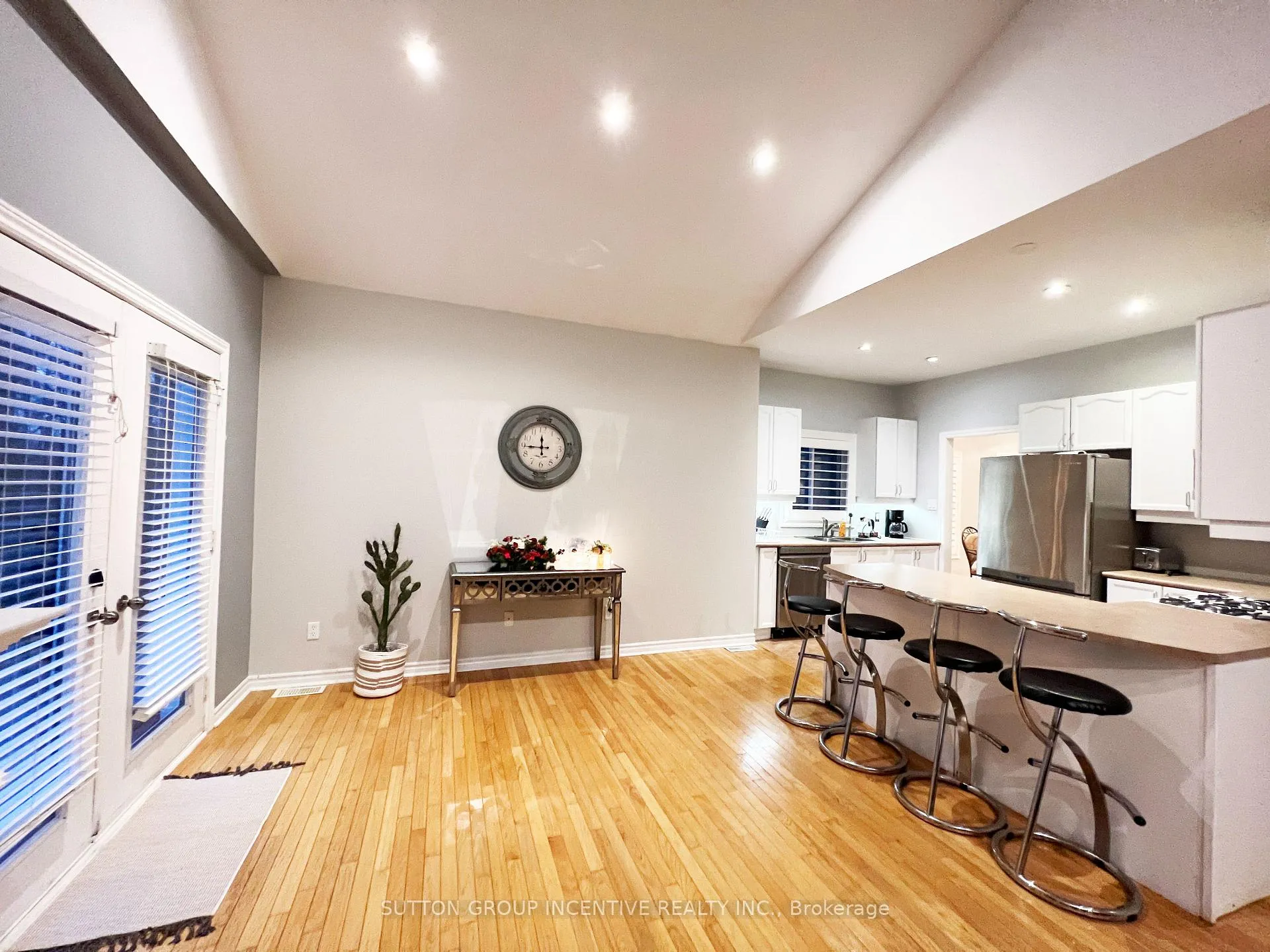Photo 5 of 38 Hurst Drive, Barrie, Bayshore — HOMEH