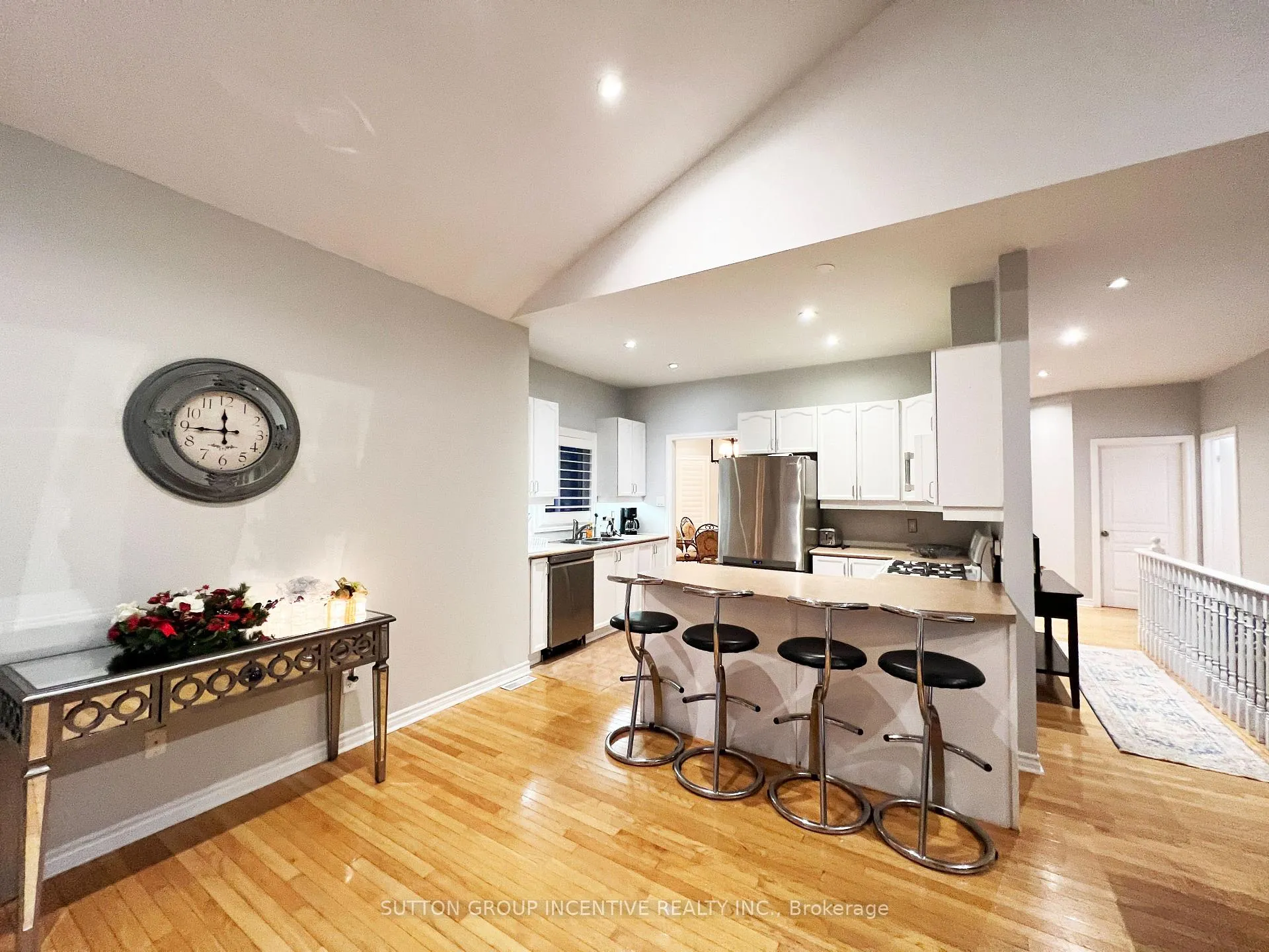 Photo 6 of 38 Hurst Drive, Barrie, Bayshore — HOMEH