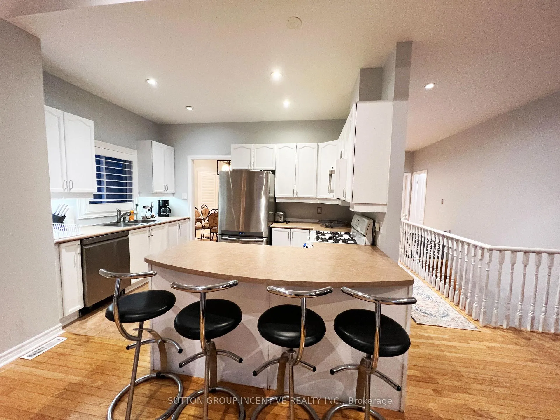 Photo 8 of 38 Hurst Drive, Barrie, Bayshore — HOMEH