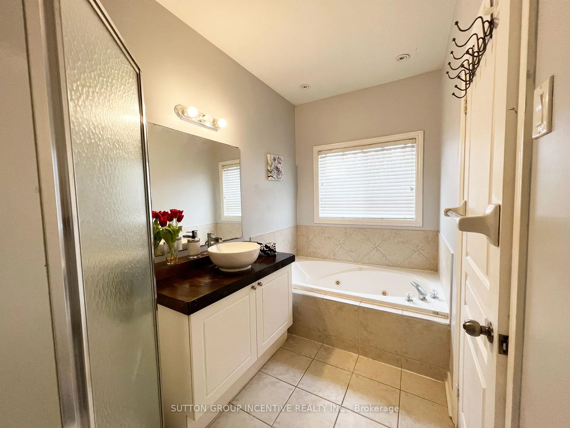 Photo 17 of 38 Hurst Drive, Barrie, Bayshore — HOMEH