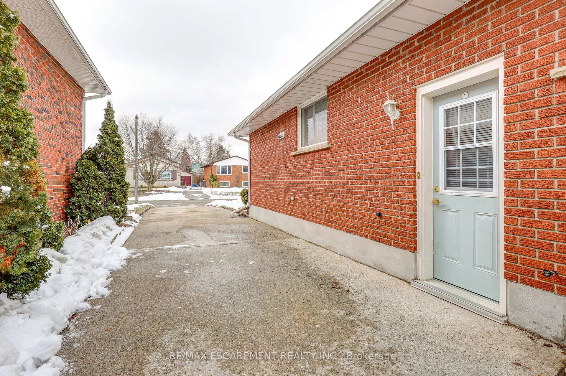 Photo 3 of 13 Rosemount Crescent, St. Thomas — HOMEH