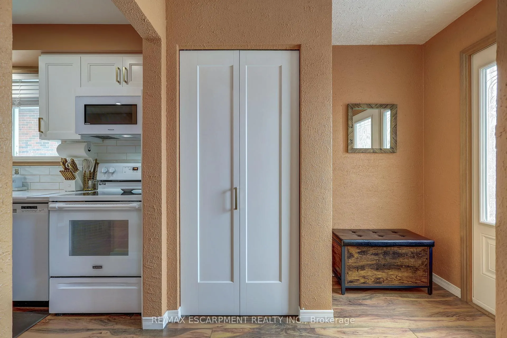 Photo 4 of 13 Rosemount Crescent, St. Thomas — HOMEH