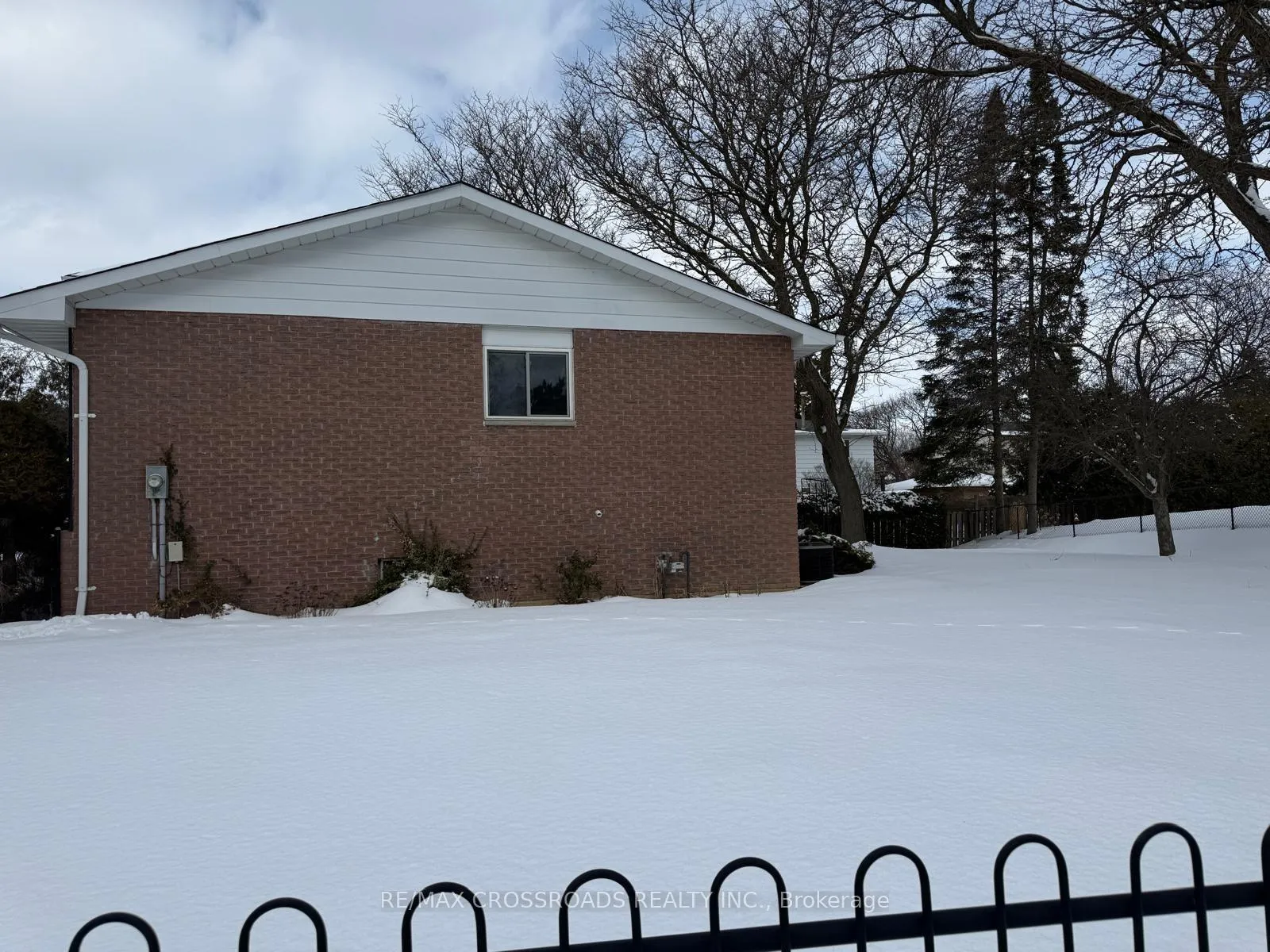 Photo 2 of 57 Sir Constantine Drive, Markham, Markham Village — HOMEH