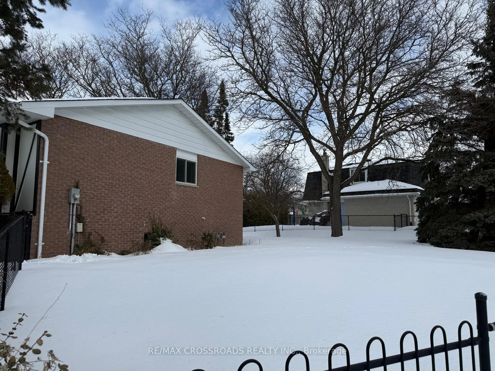 Photo 3 of 57 Sir Constantine Drive, Markham, Markham Village — HOMEH