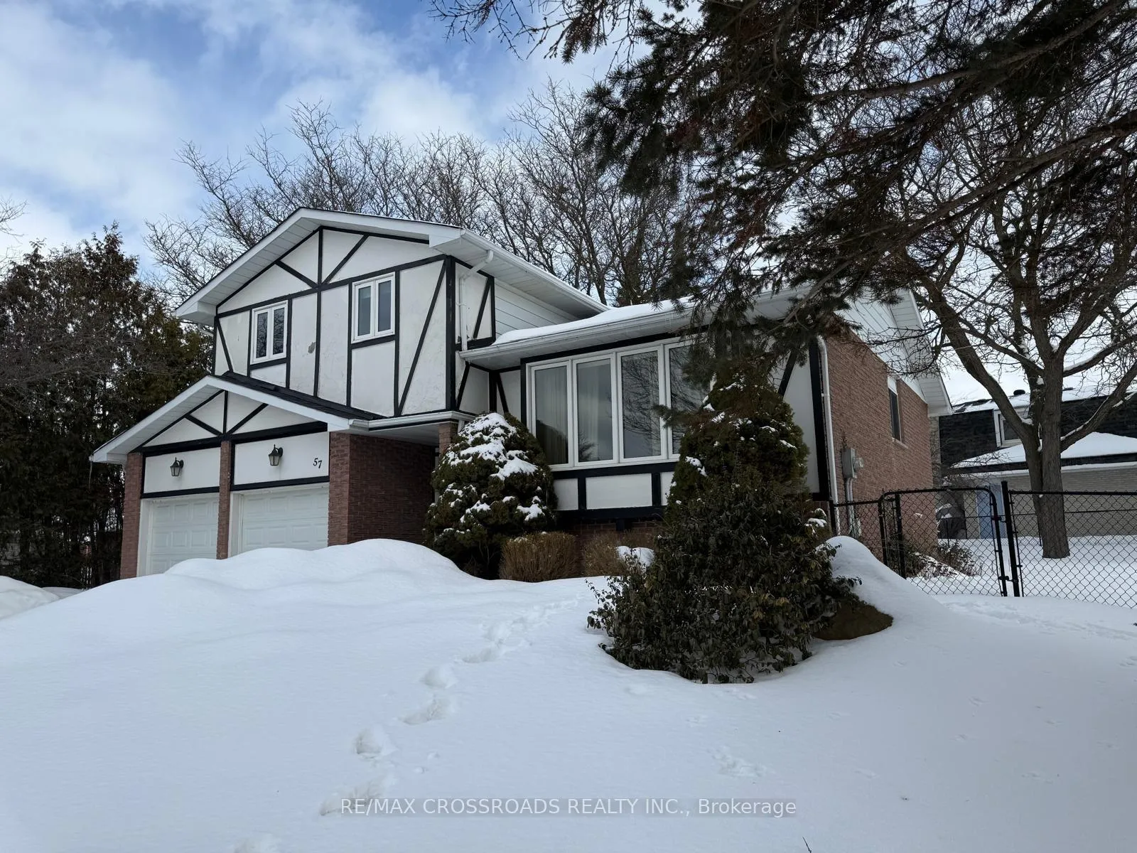 Photo 4 of 57 Sir Constantine Drive, Markham, Markham Village — HOMEH