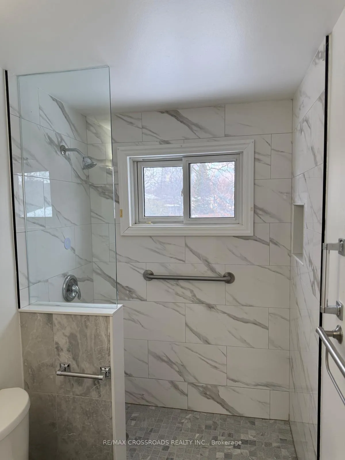 Photo 10 of 57 Sir Constantine Drive, Markham, Markham Village — HOMEH