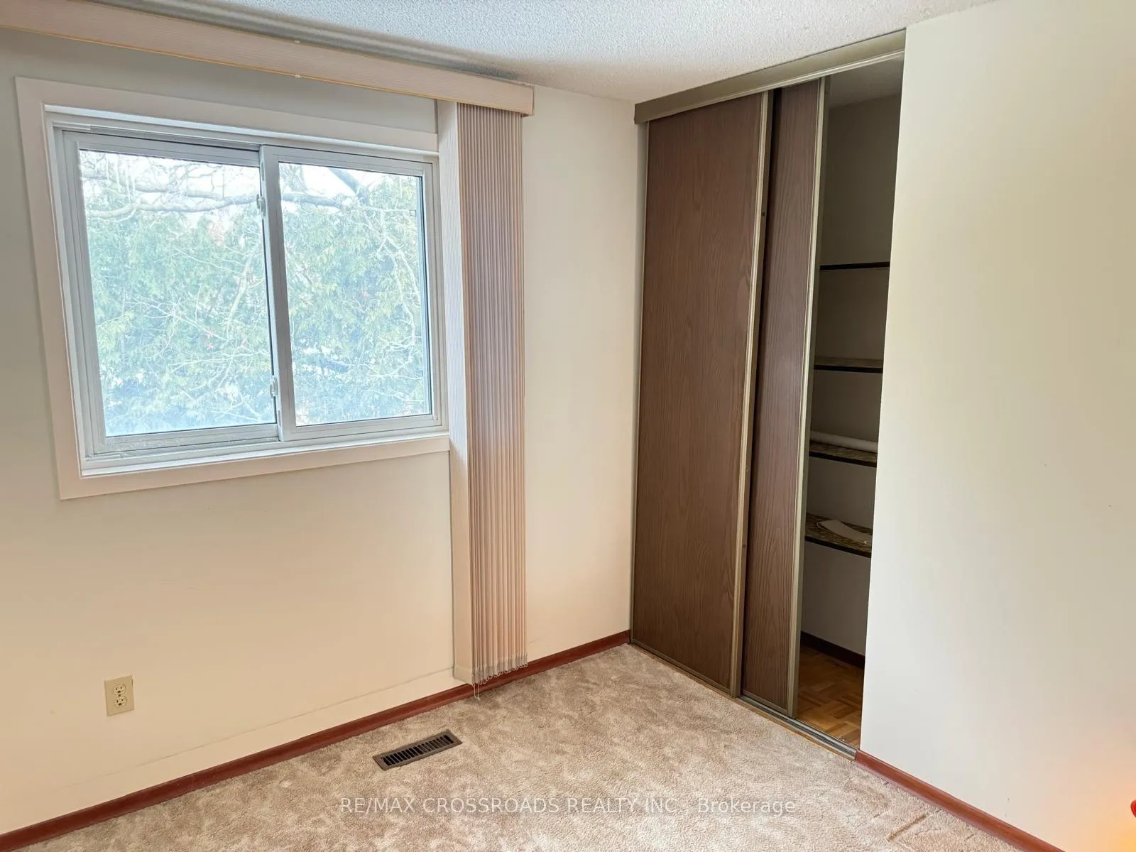 Photo 11 of 57 Sir Constantine Drive, Markham, Markham Village — HOMEH