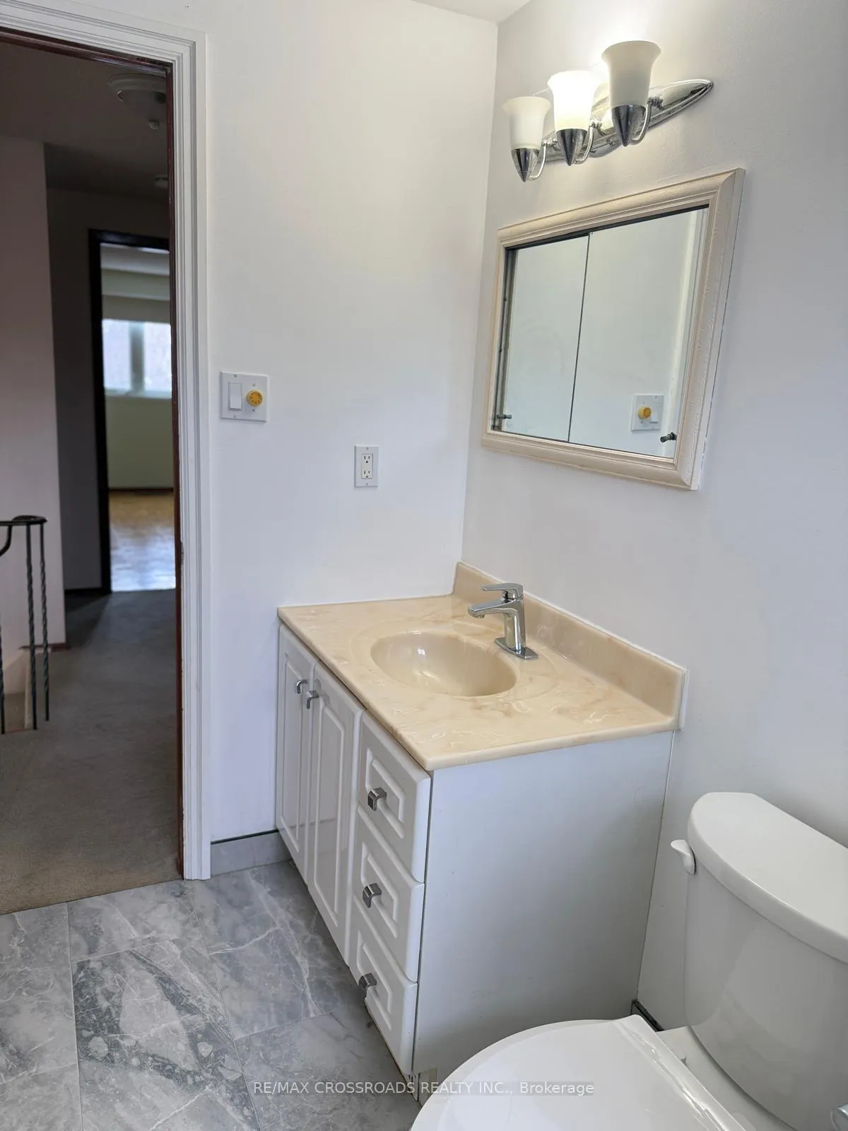 Photo 12 of 57 Sir Constantine Drive, Markham, Markham Village — HOMEH
