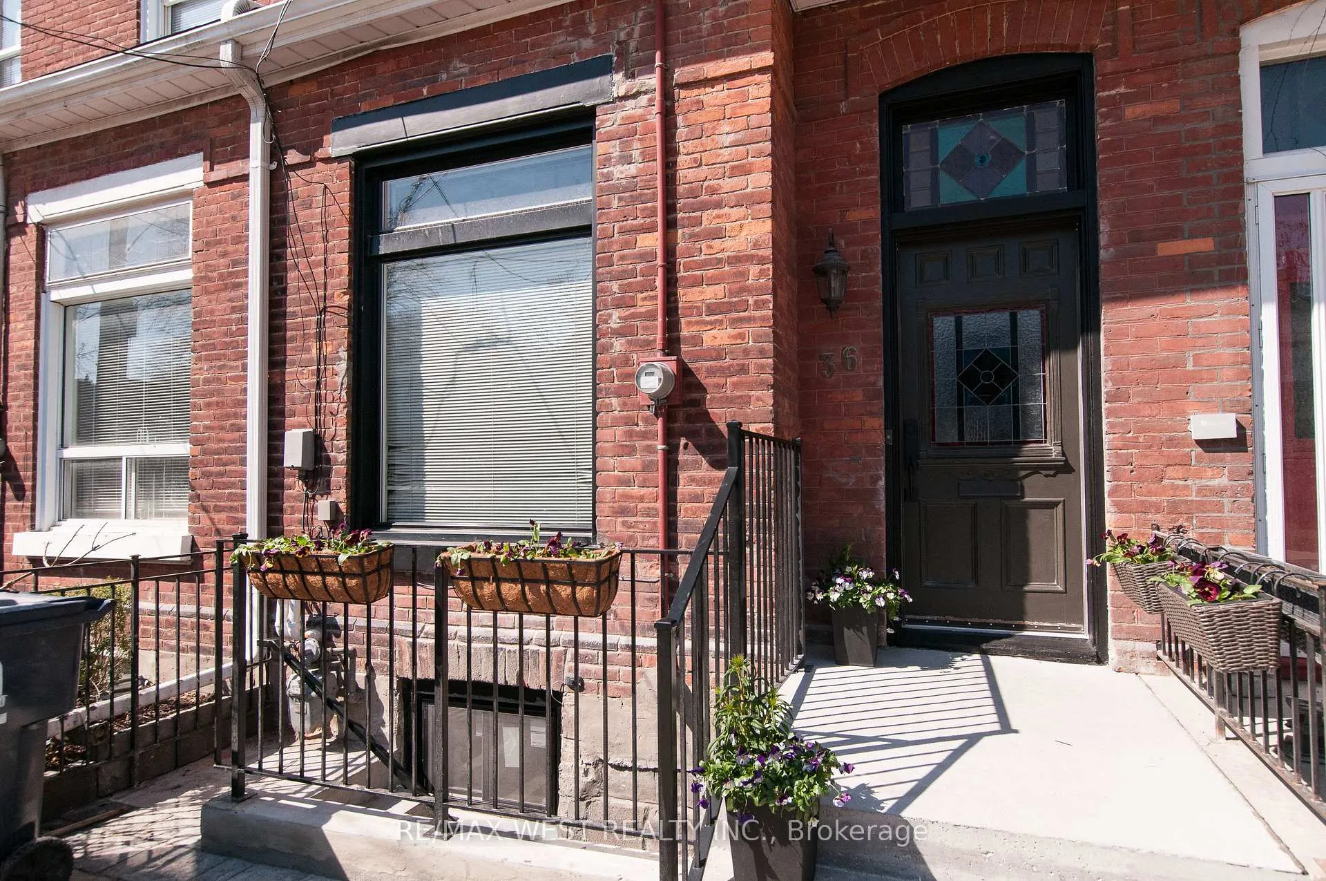 Photo 2 of Unit Upper, 36 Kennedy Avenue, Toronto, High Park-Swansea — HOMEH