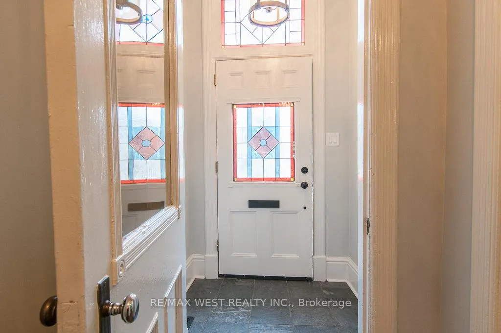 Photo 3 of Unit Upper, 36 Kennedy Avenue, Toronto, High Park-Swansea — HOMEH