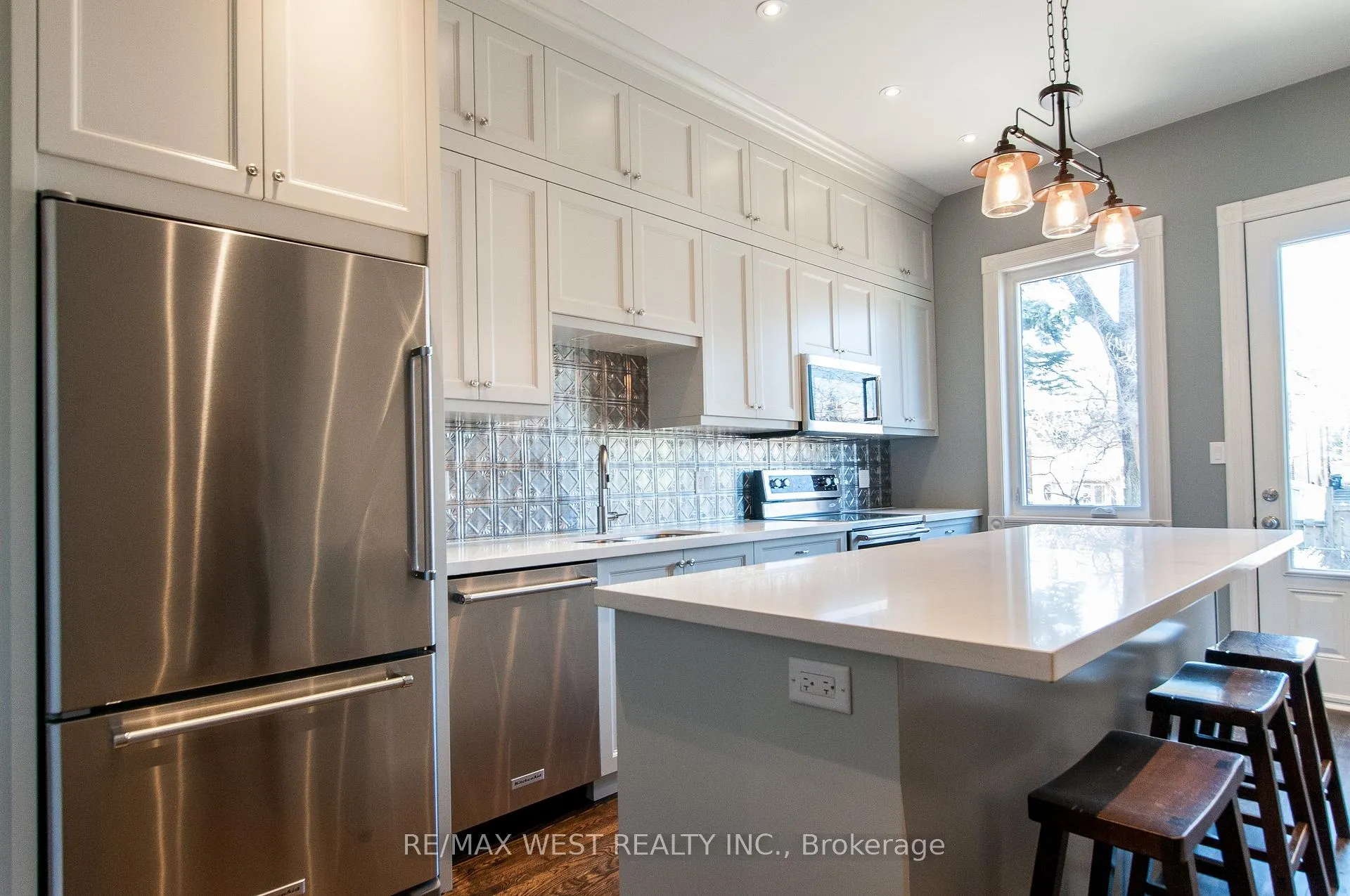 Photo 8 of Unit Upper, 36 Kennedy Avenue, Toronto, High Park-Swansea — HOMEH