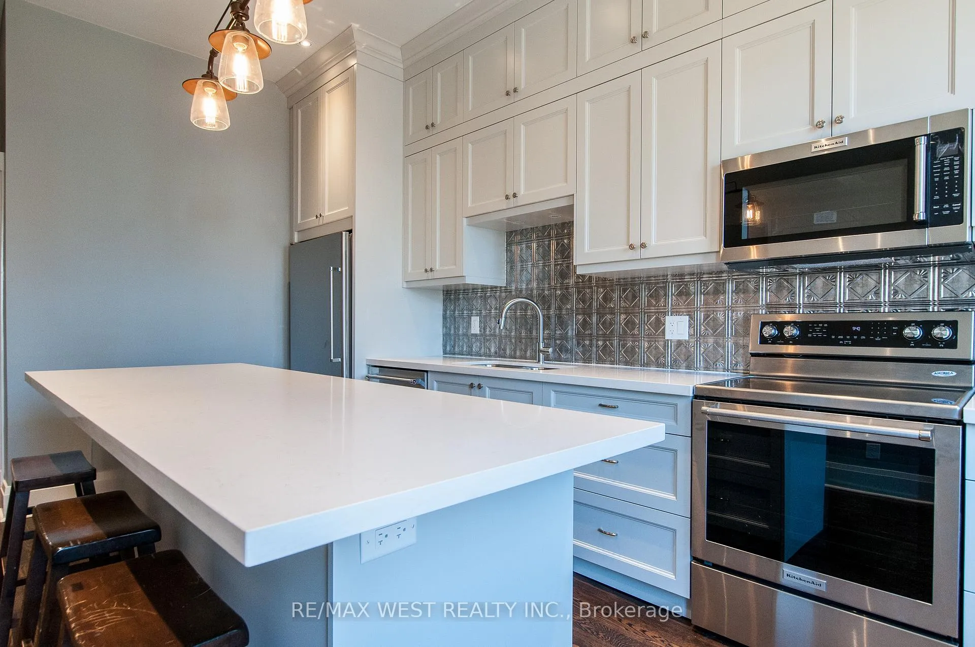 Photo 9 of Unit Upper, 36 Kennedy Avenue, Toronto, High Park-Swansea — HOMEH