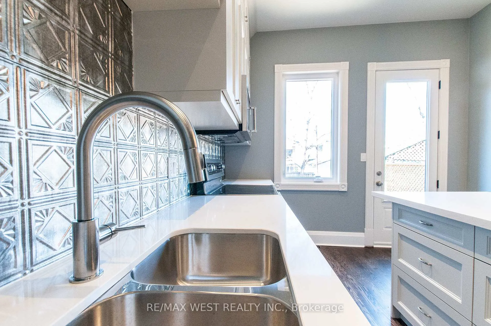 Photo 10 of Unit Upper, 36 Kennedy Avenue, Toronto, High Park-Swansea — HOMEH
