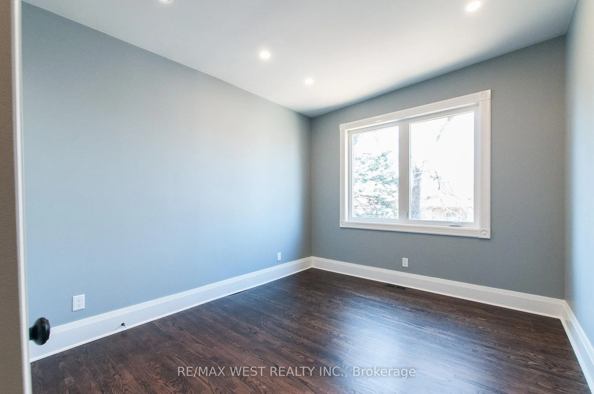 Photo 11 of Unit Upper, 36 Kennedy Avenue, Toronto, High Park-Swansea — HOMEH