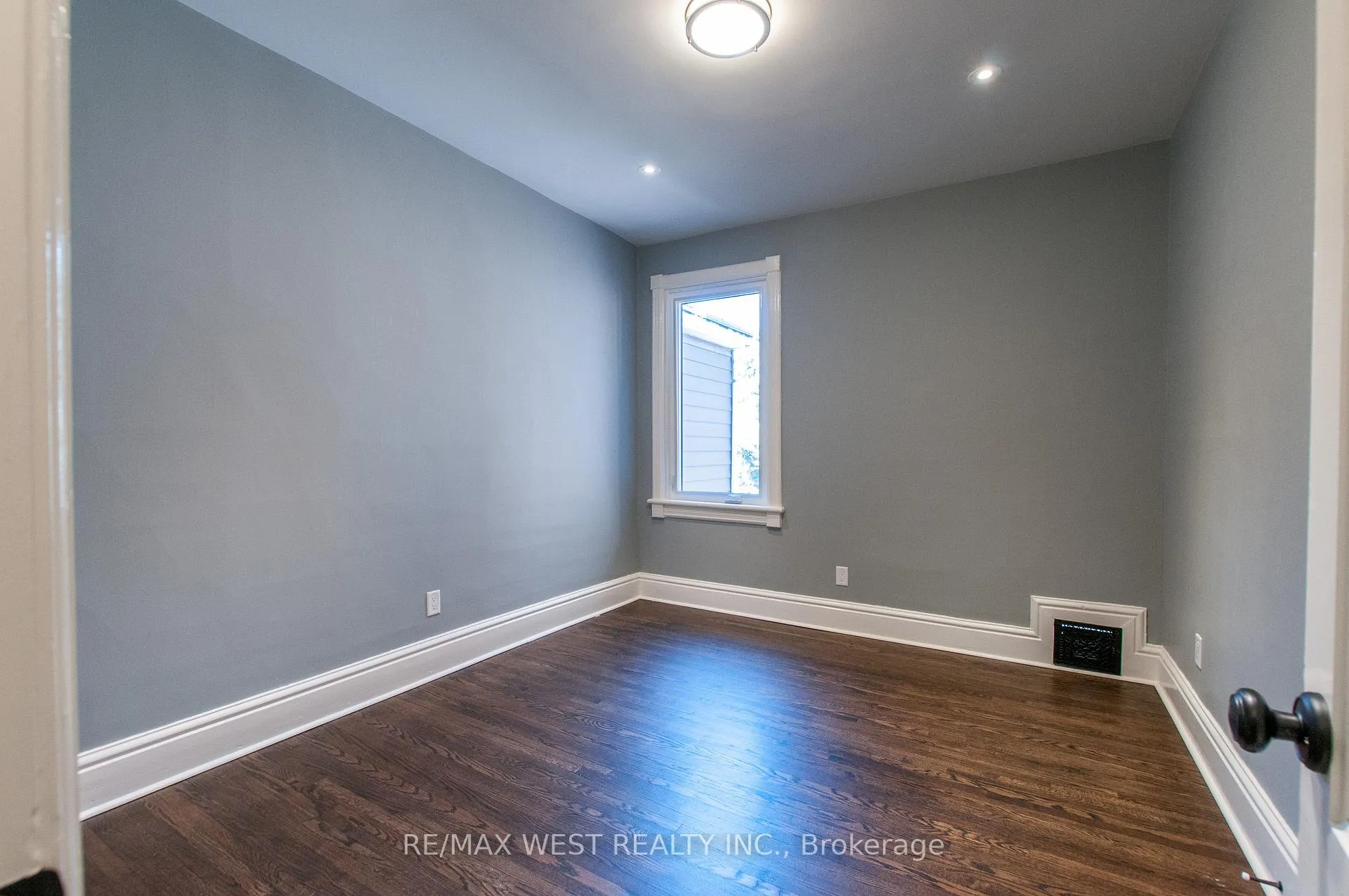 Photo 13 of Unit Upper, 36 Kennedy Avenue, Toronto, High Park-Swansea — HOMEH