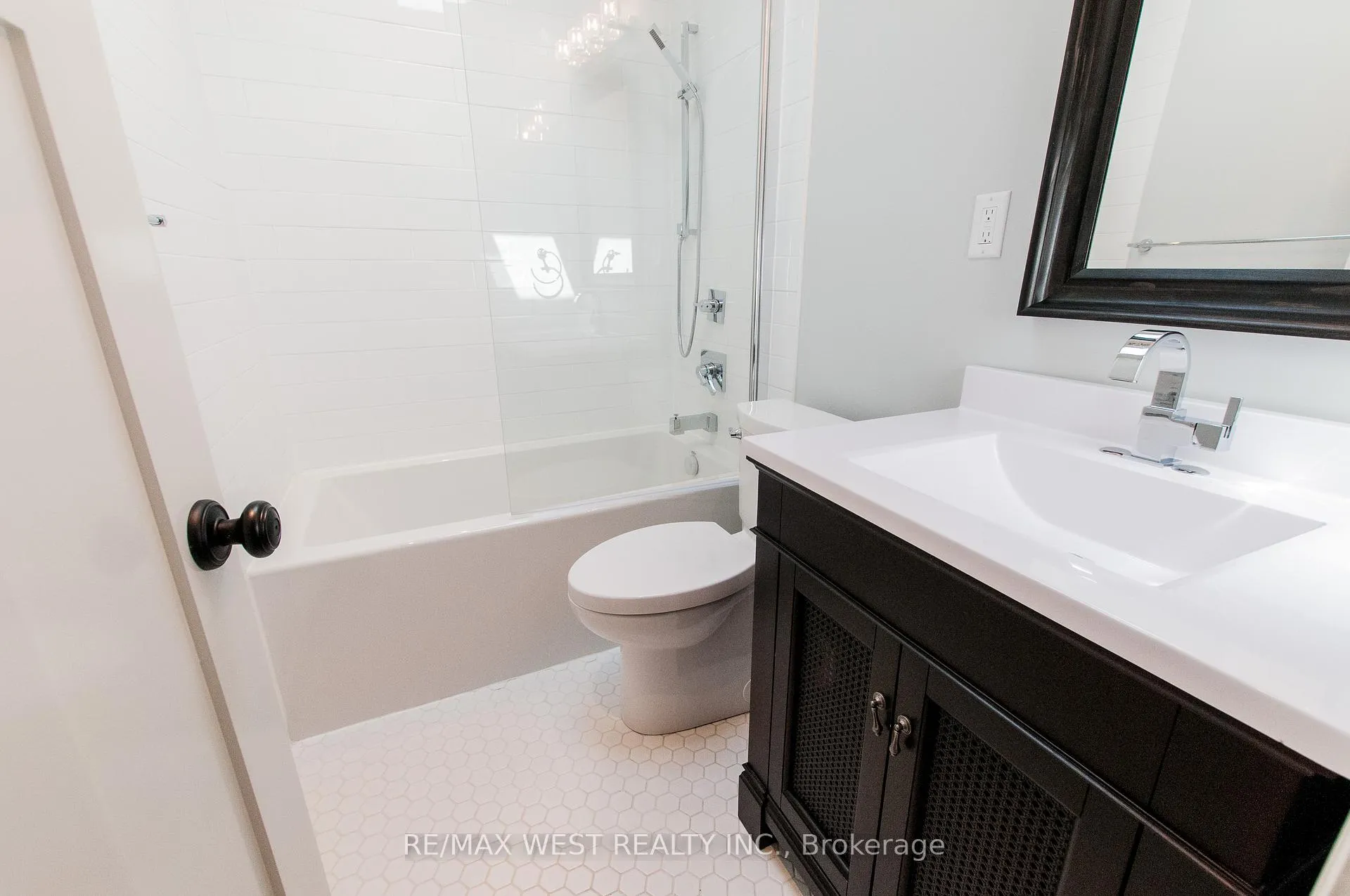 Photo 15 of Unit Upper, 36 Kennedy Avenue, Toronto, High Park-Swansea — HOMEH