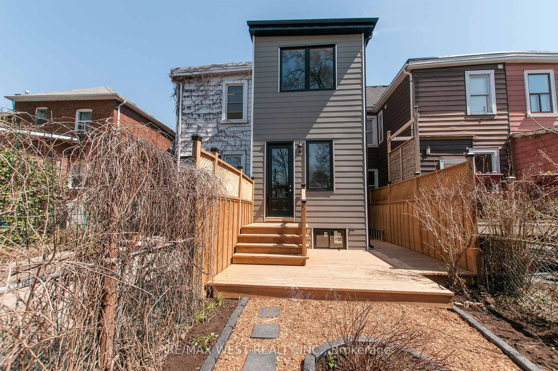 Photo 18 of Unit Upper, 36 Kennedy Avenue, Toronto, High Park-Swansea — HOMEH