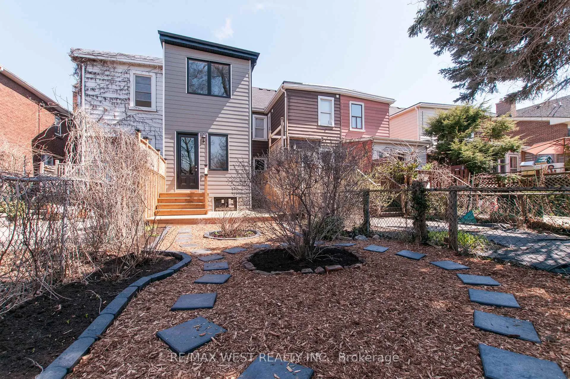 Photo 19 of Unit Upper, 36 Kennedy Avenue, Toronto, High Park-Swansea — HOMEH