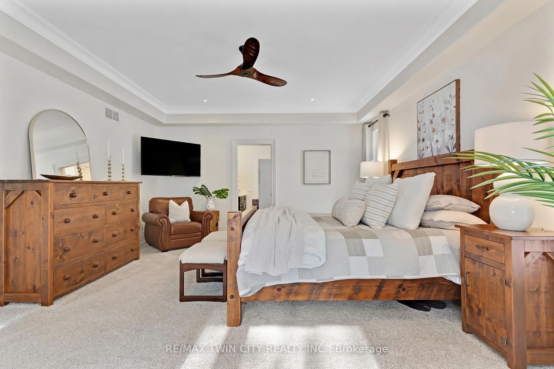 Photo 21 of 443 Malabar Drive, Waterloo — HOMEH