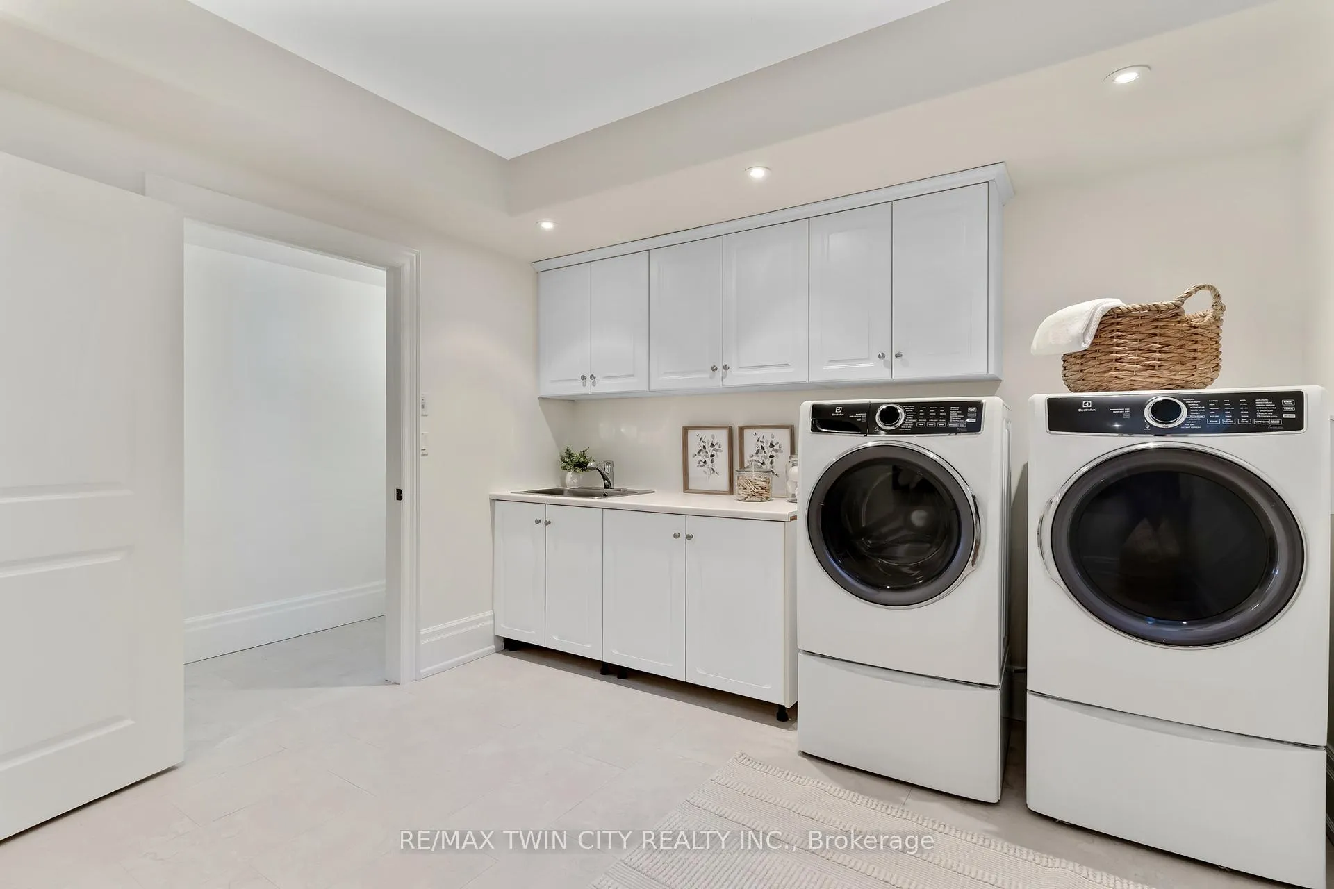 Photo 31 of 443 Malabar Drive, Waterloo — HOMEH