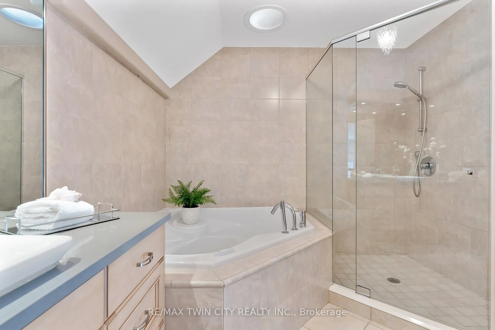 Photo 32 of 443 Malabar Drive, Waterloo — HOMEH
