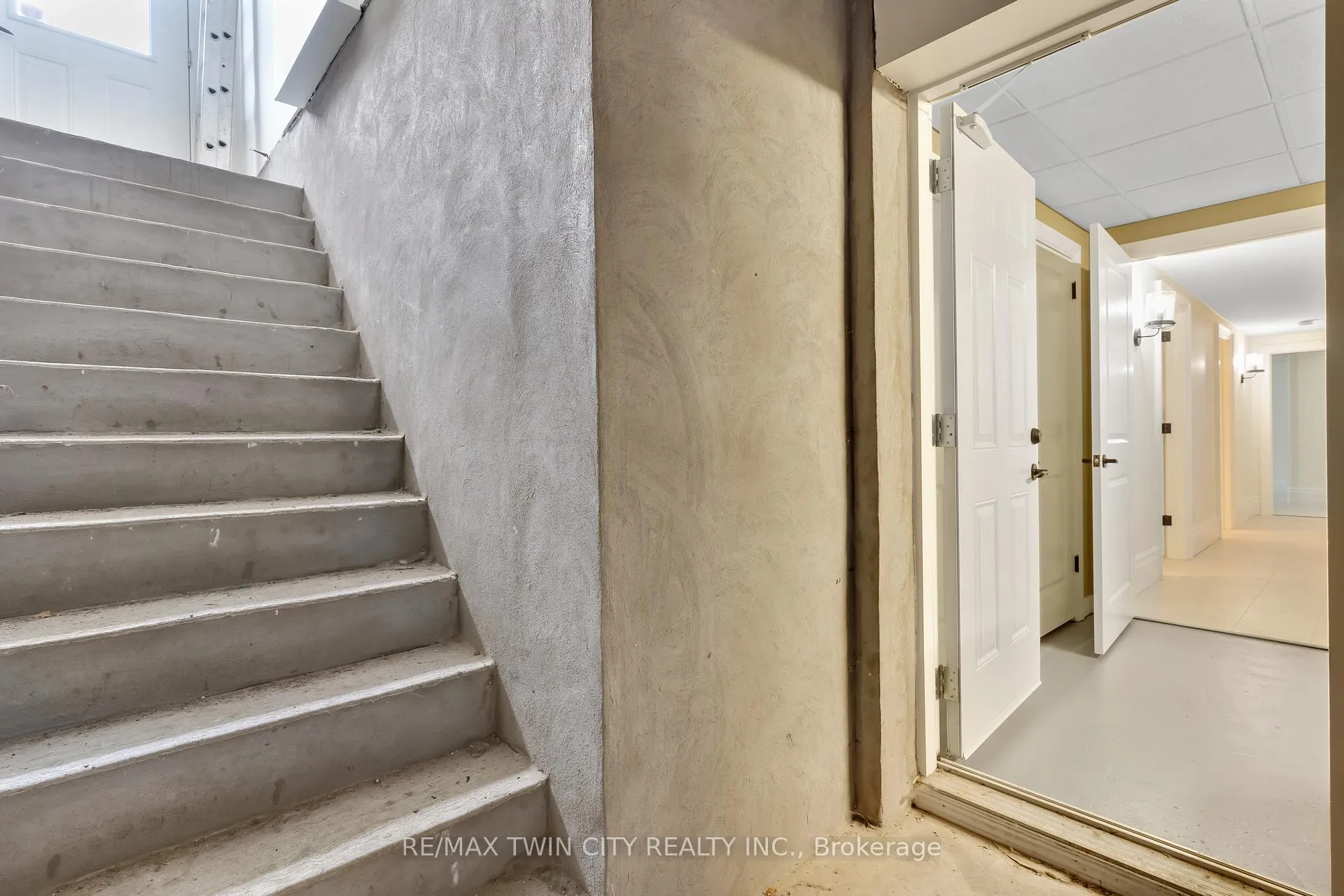 Photo 39 of 443 Malabar Drive, Waterloo — HOMEH