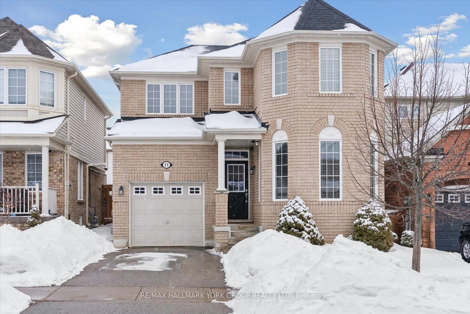 Photo 2 of 11 Gordon Drive, New Tecumseth, Alliston — HOMEH