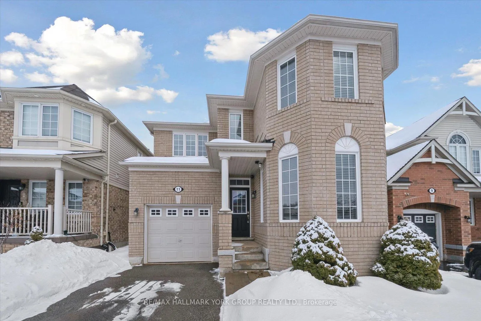 Photo 3 of 11 Gordon Drive, New Tecumseth, Alliston — HOMEH