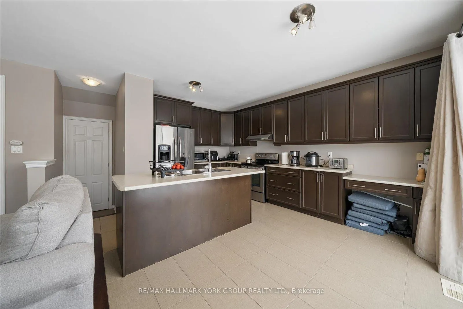 Photo 17 of 11 Gordon Drive, New Tecumseth, Alliston — HOMEH