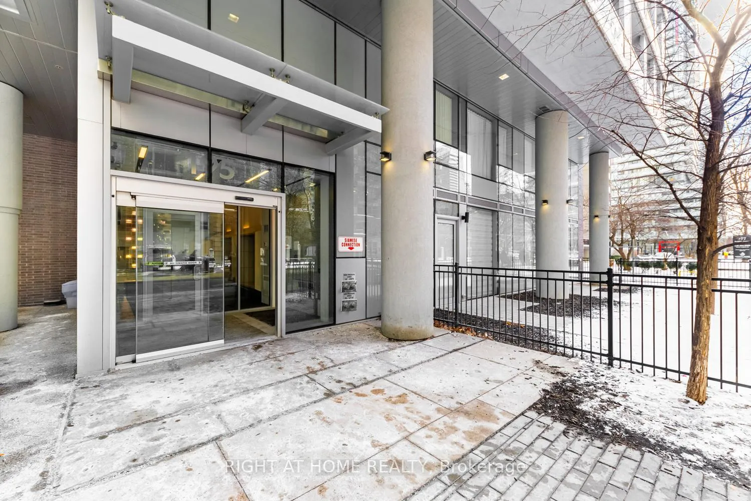 Photo 2 of Unit 1910, 195 Redpath Avenue, Toronto, Mount Pleasant West — HOMEH