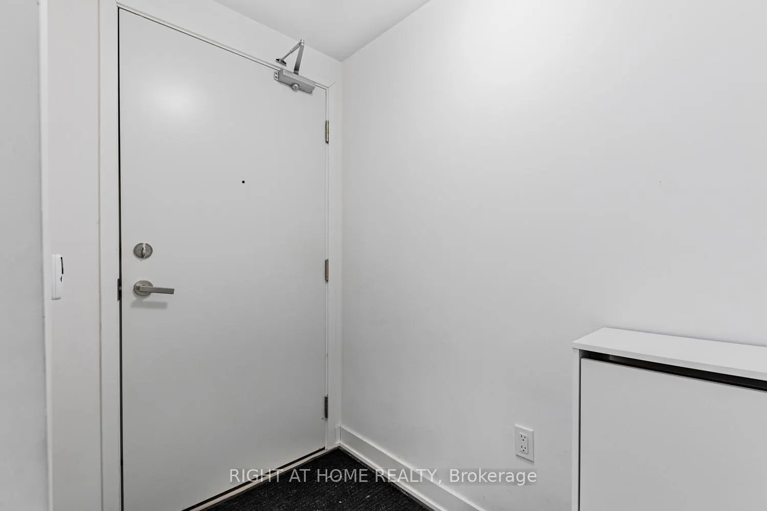 Photo 3 of Unit 1910, 195 Redpath Avenue, Toronto, Mount Pleasant West — HOMEH