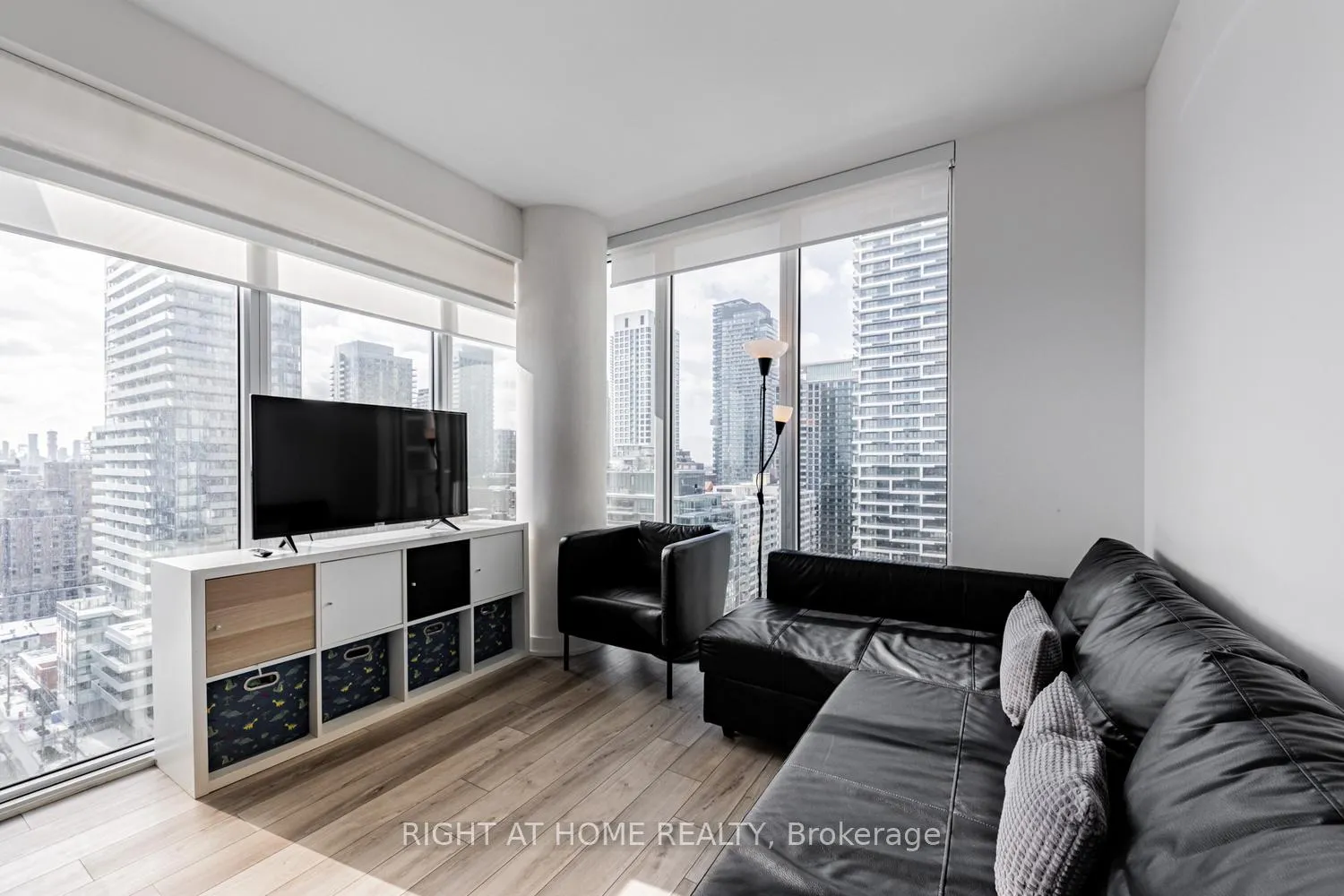 Photo 4 of Unit 1910, 195 Redpath Avenue, Toronto, Mount Pleasant West — HOMEH