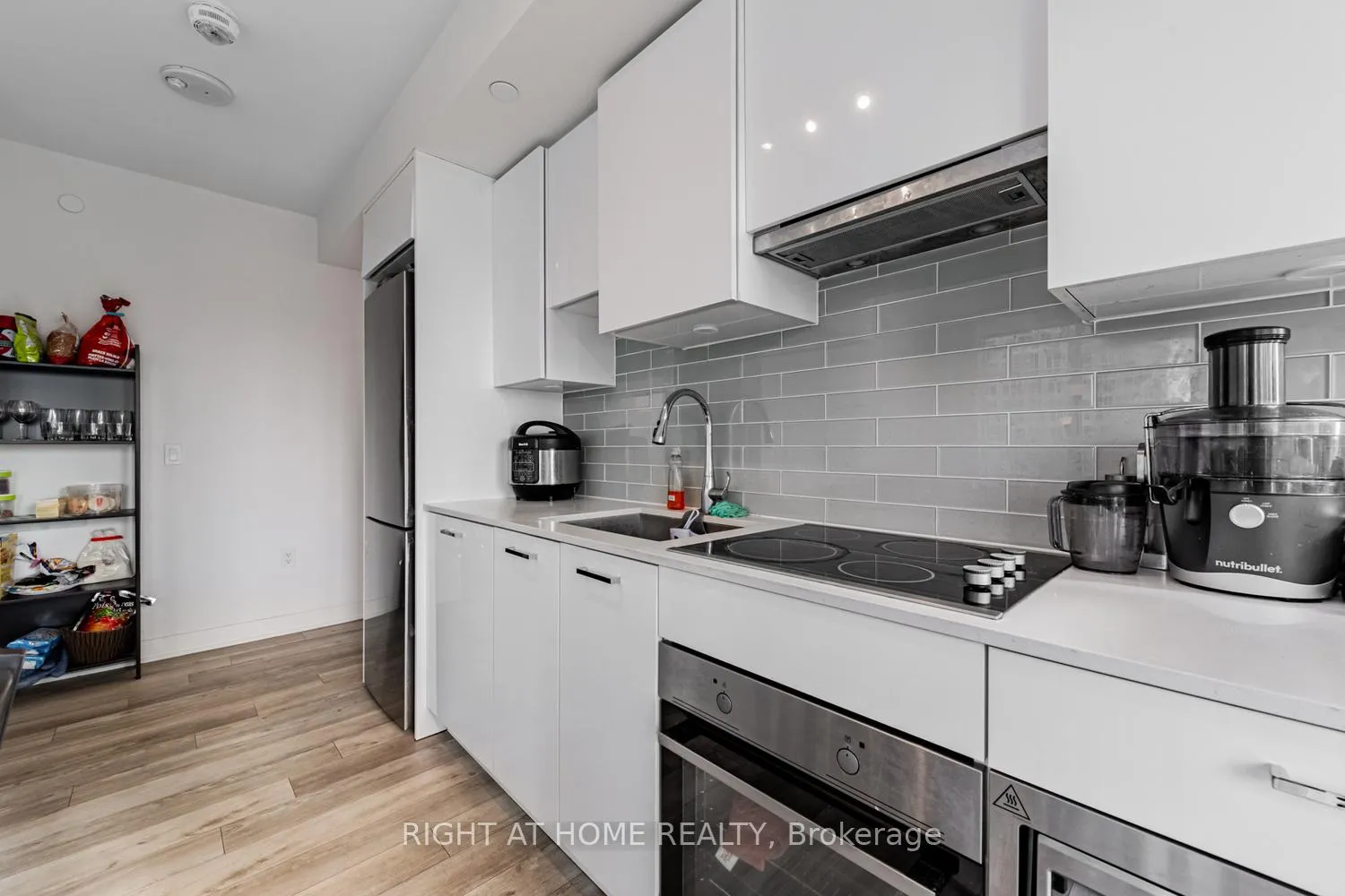 Photo 8 of Unit 1910, 195 Redpath Avenue, Toronto, Mount Pleasant West — HOMEH