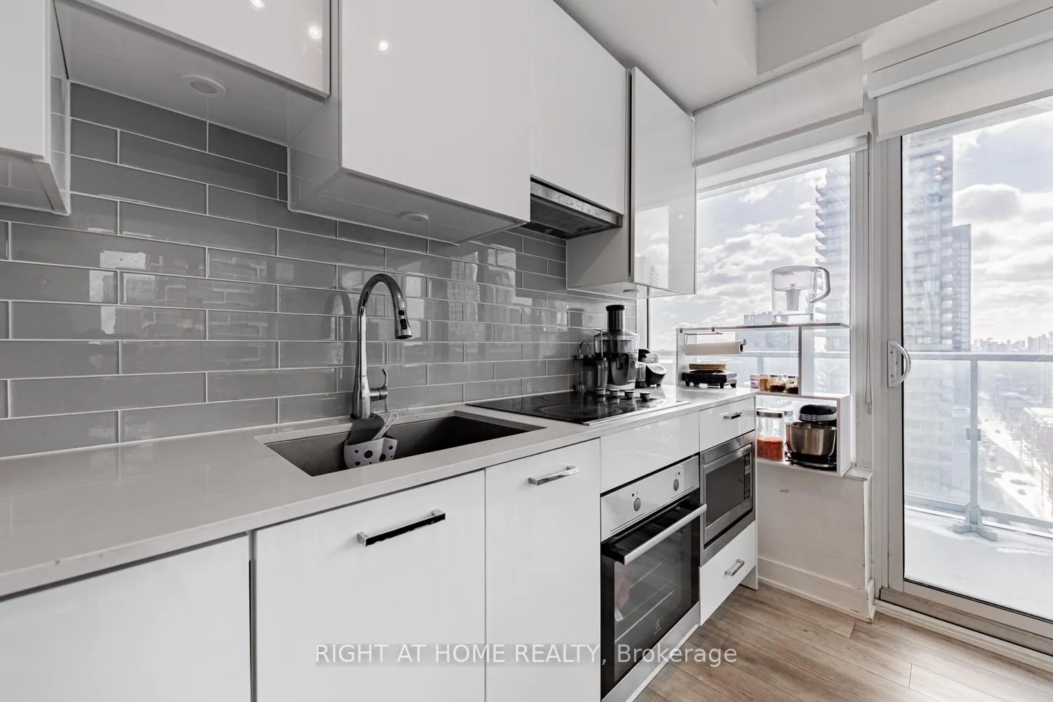 Photo 9 of Unit 1910, 195 Redpath Avenue, Toronto, Mount Pleasant West — HOMEH