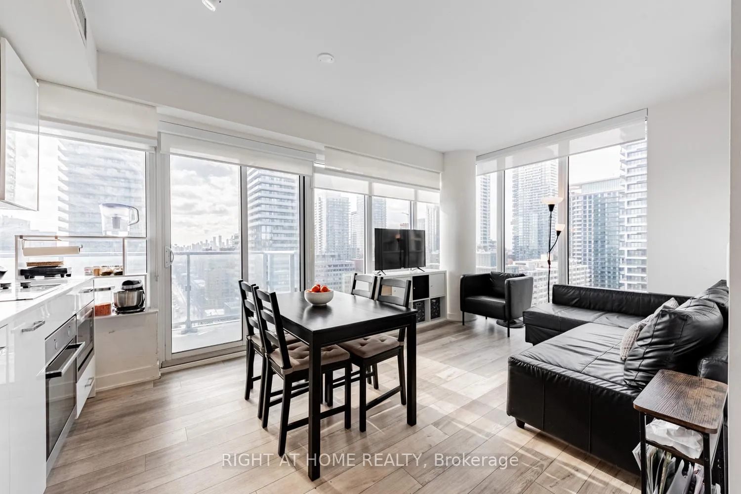 Photo 10 of Unit 1910, 195 Redpath Avenue, Toronto, Mount Pleasant West — HOMEH