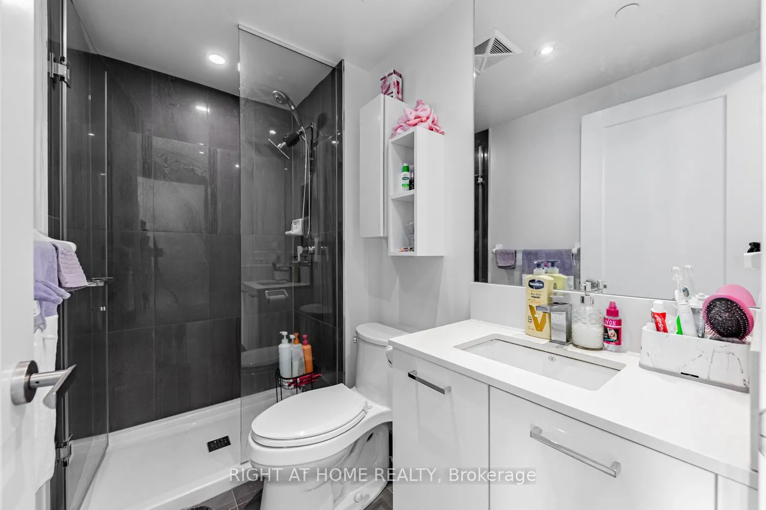 Photo 14 of Unit 1910, 195 Redpath Avenue, Toronto, Mount Pleasant West — HOMEH