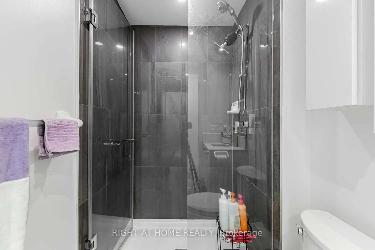 Photo 15 of Unit 1910, 195 Redpath Avenue, Toronto, Mount Pleasant West — HOMEH
