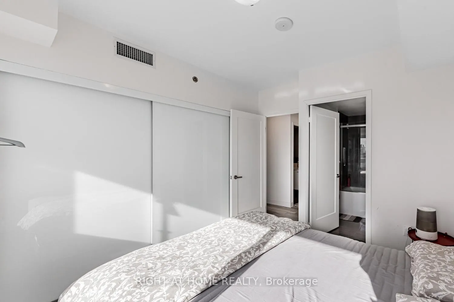 Photo 17 of Unit 1910, 195 Redpath Avenue, Toronto, Mount Pleasant West — HOMEH