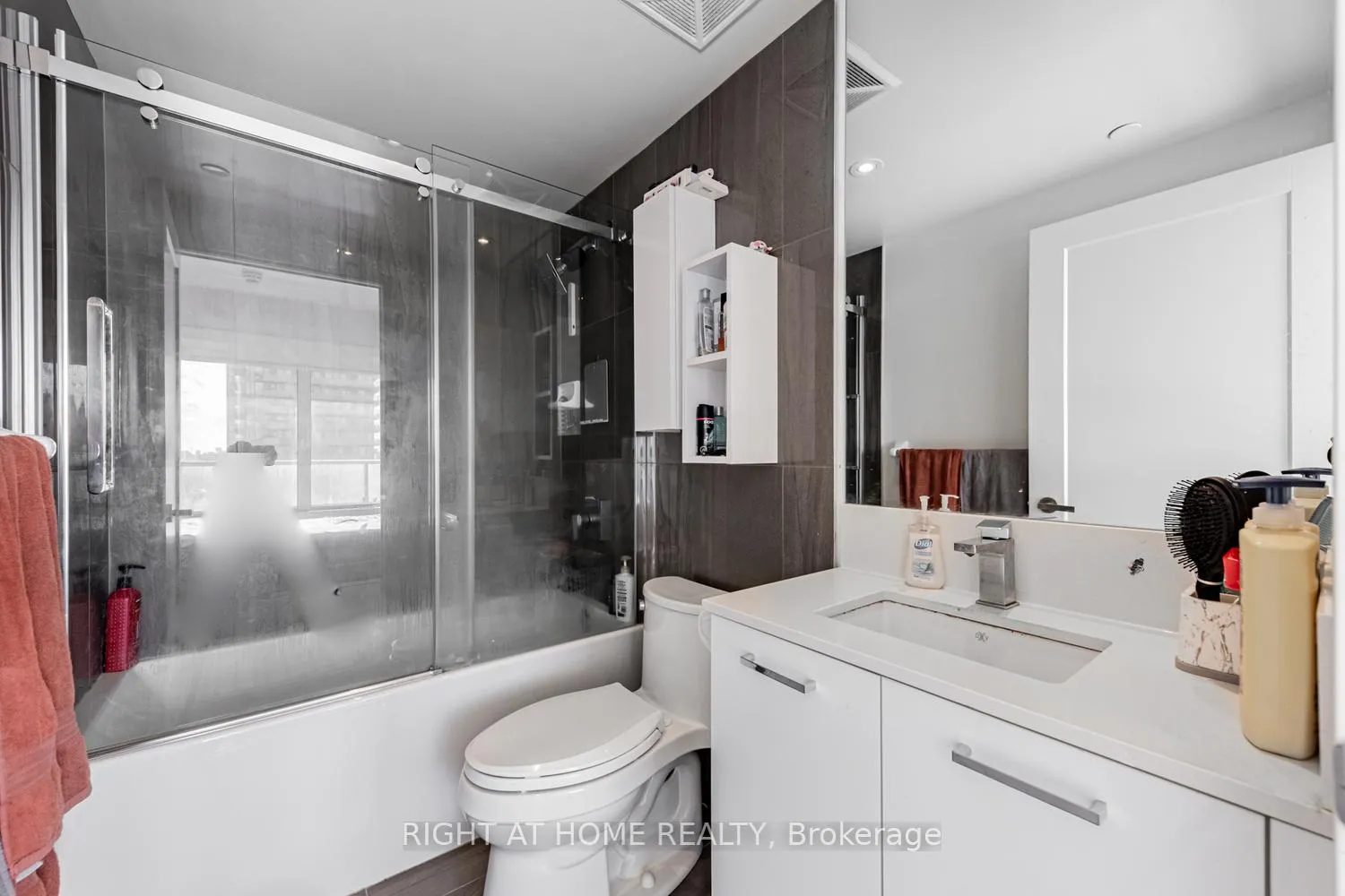 Photo 18 of Unit 1910, 195 Redpath Avenue, Toronto, Mount Pleasant West — HOMEH